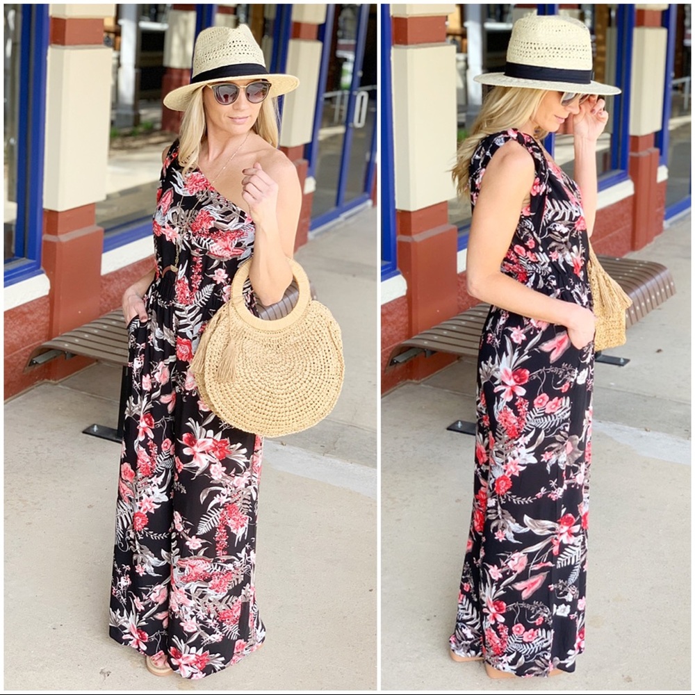 ✨LAST ONE✨Black Floral Jumpsuit - Picture 3 of 4